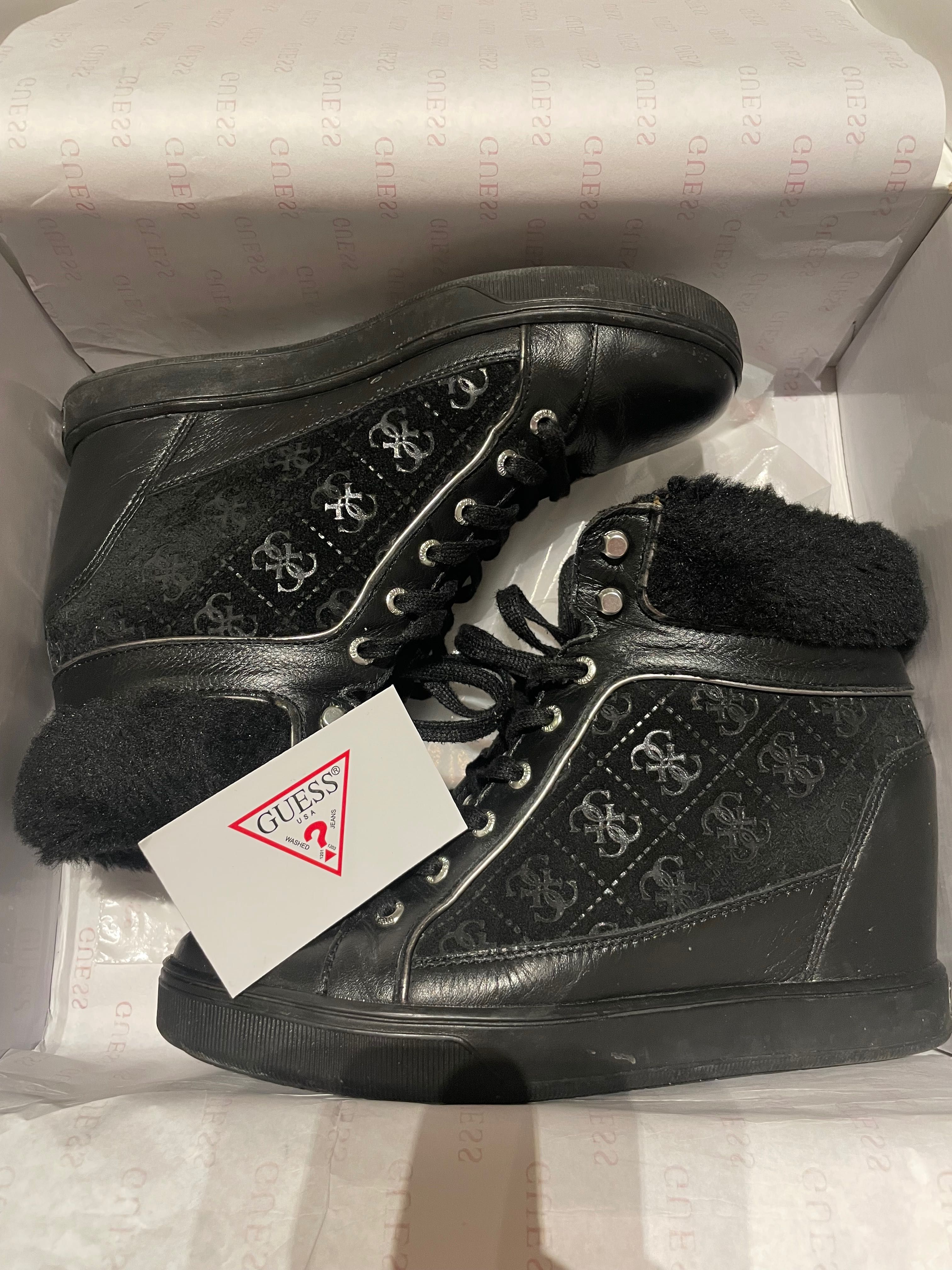 Guess Sneakersy na koturnie ocieplane