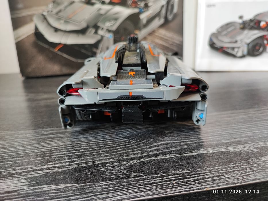 LEGO Technic Koenigsegg Jesko Absolut — сірий гіперкар (42173)