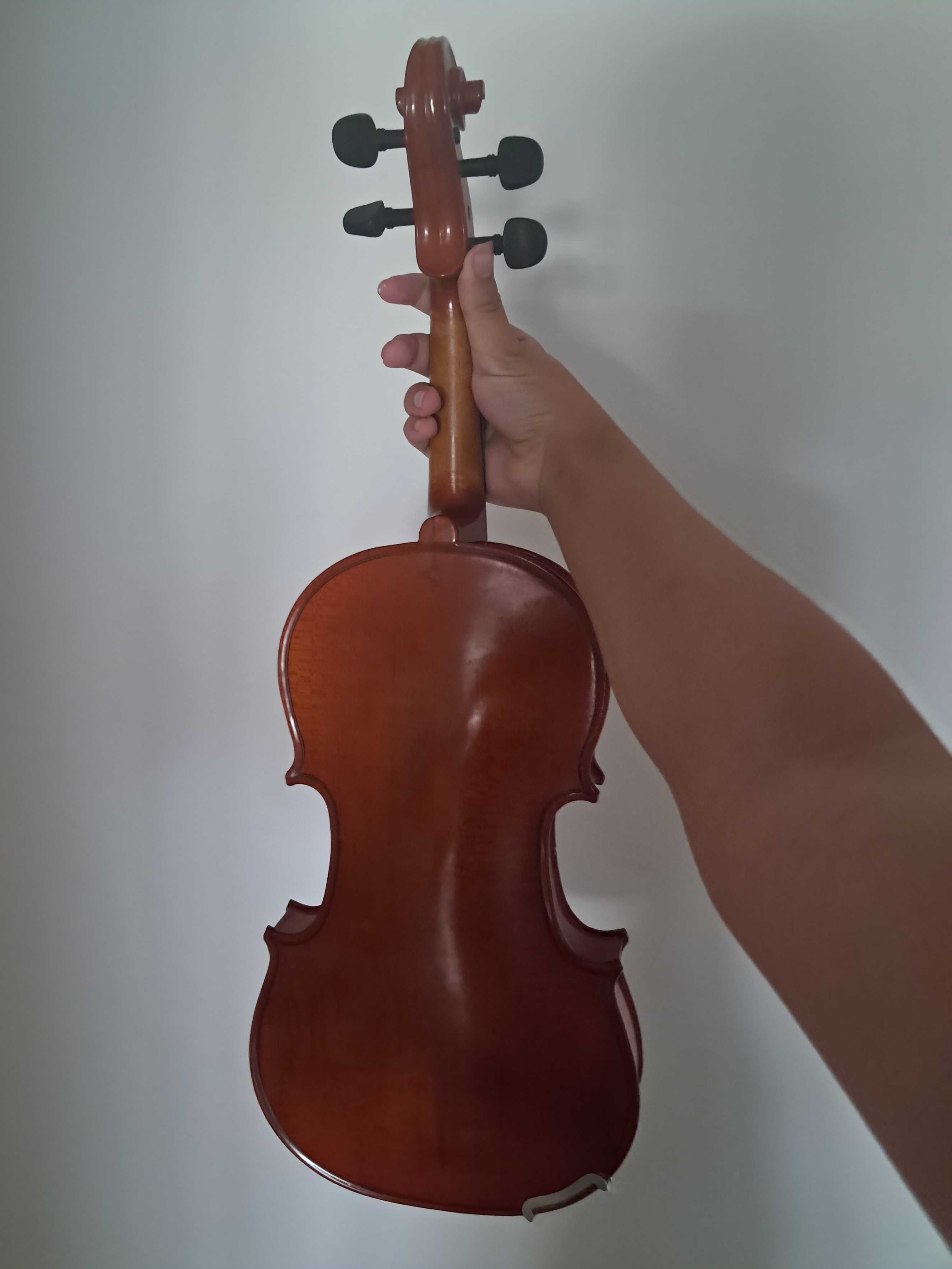 Violino com arco e mala tamanho 3/4