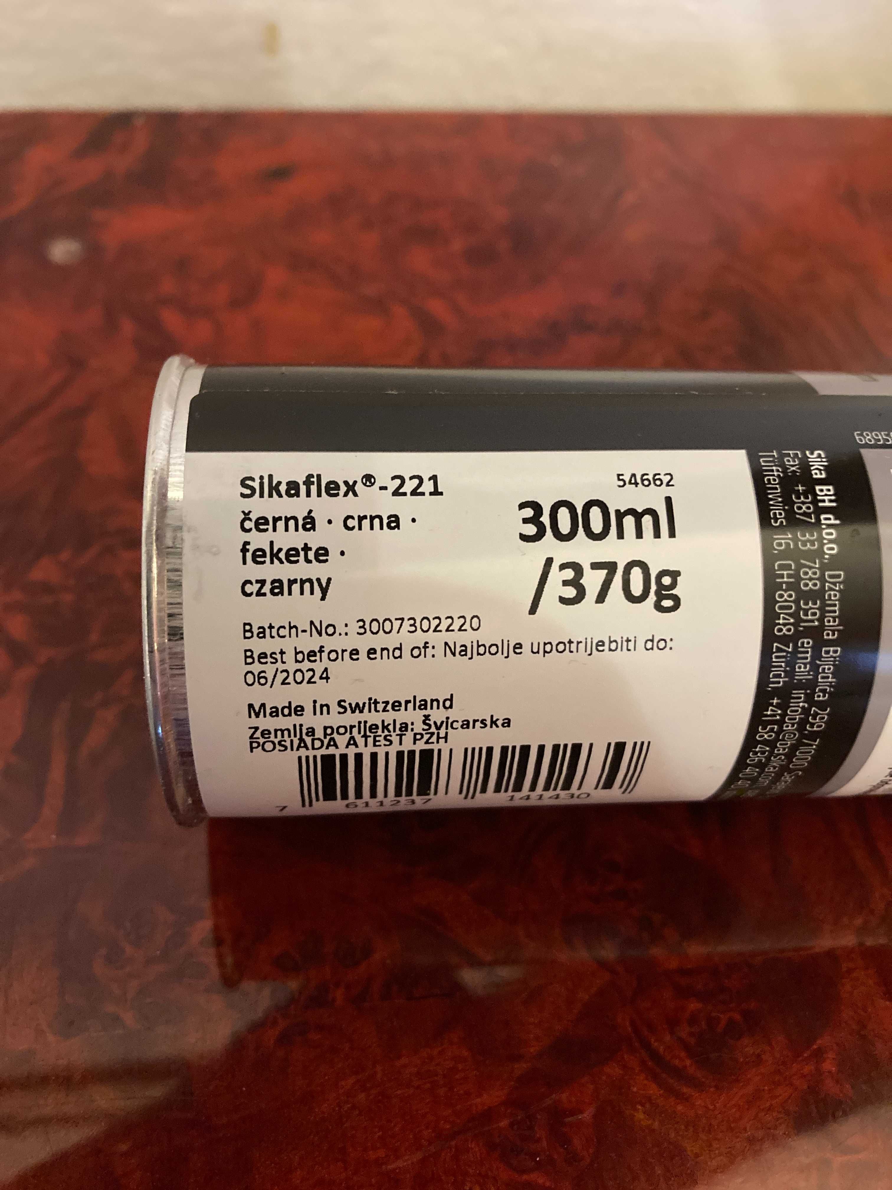 Klej uszczelniacz uniwersalny Sika Sikaflex-221 300 ml czarny