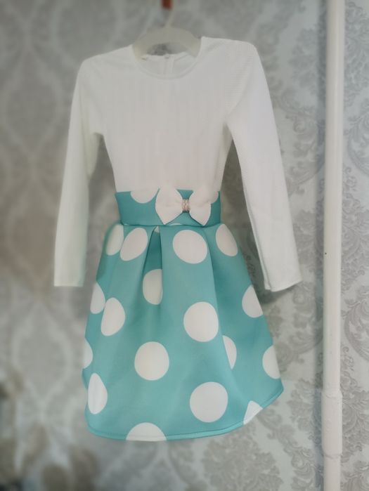 Продам гарну нарядну дитячу сукню на зріст 128 см