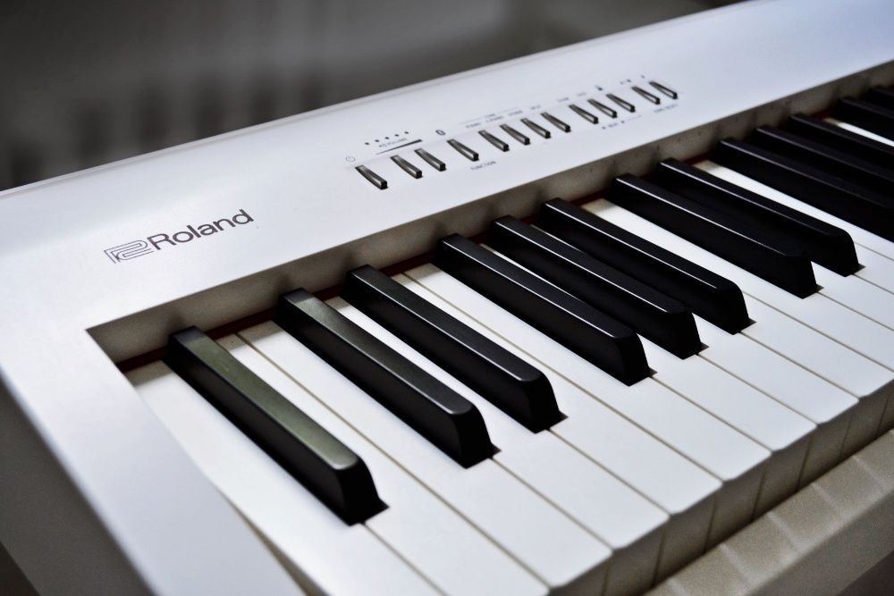 Wypożycz pianino cyfrowe: Roland FP10, FP30 Yamaha P45, P125, Casio.