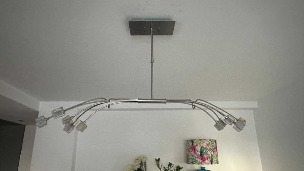 Candeeiro de tecto para sala de jantar.