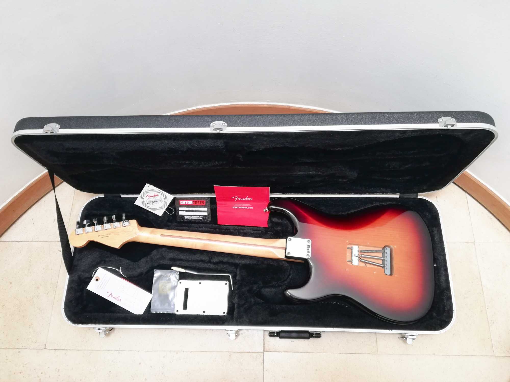 Fender Player Stratocaster MN 3TS + Hardcase Gator