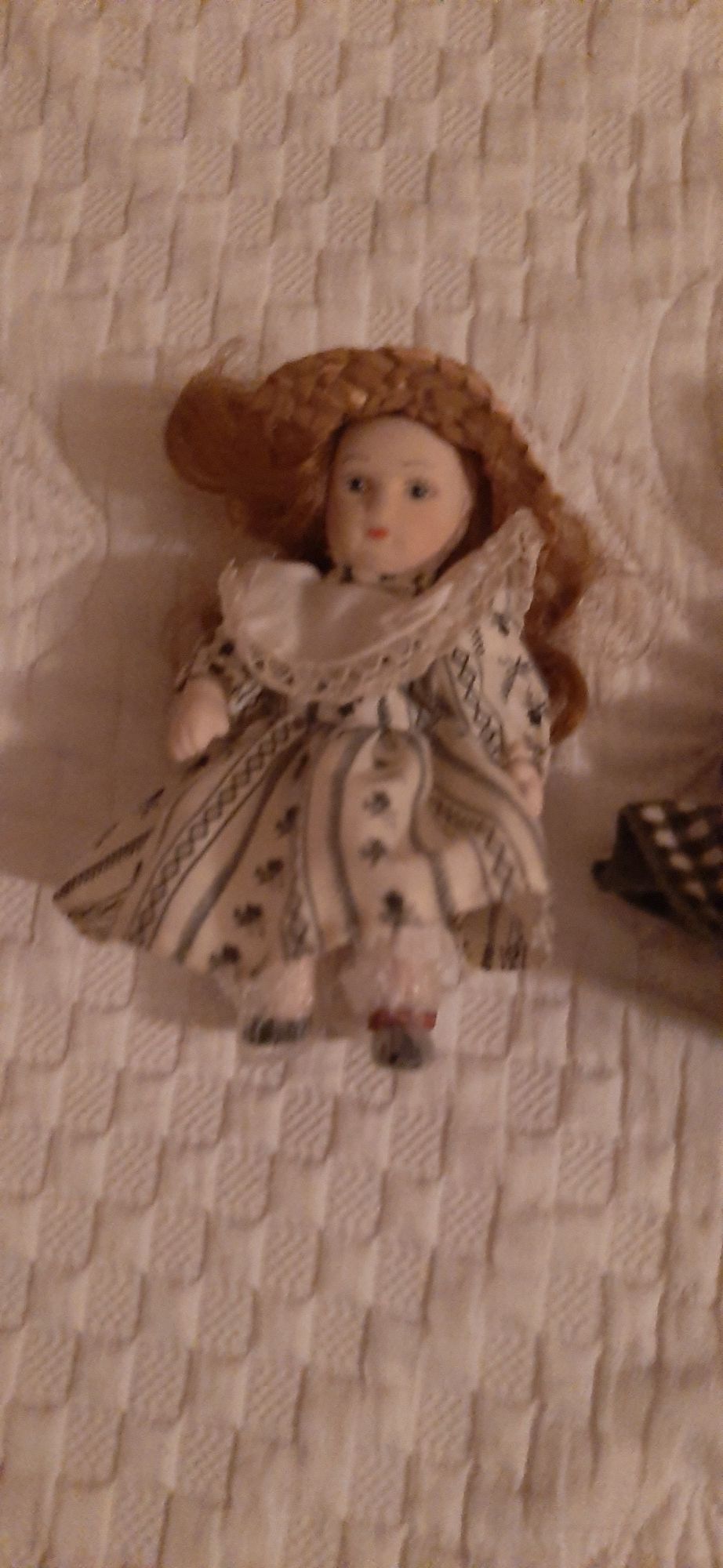 3 mini bonecas com cara e membros em porcelana