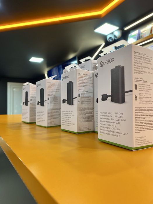 Акумулятор Xbox Play and Charge - нові від магазину