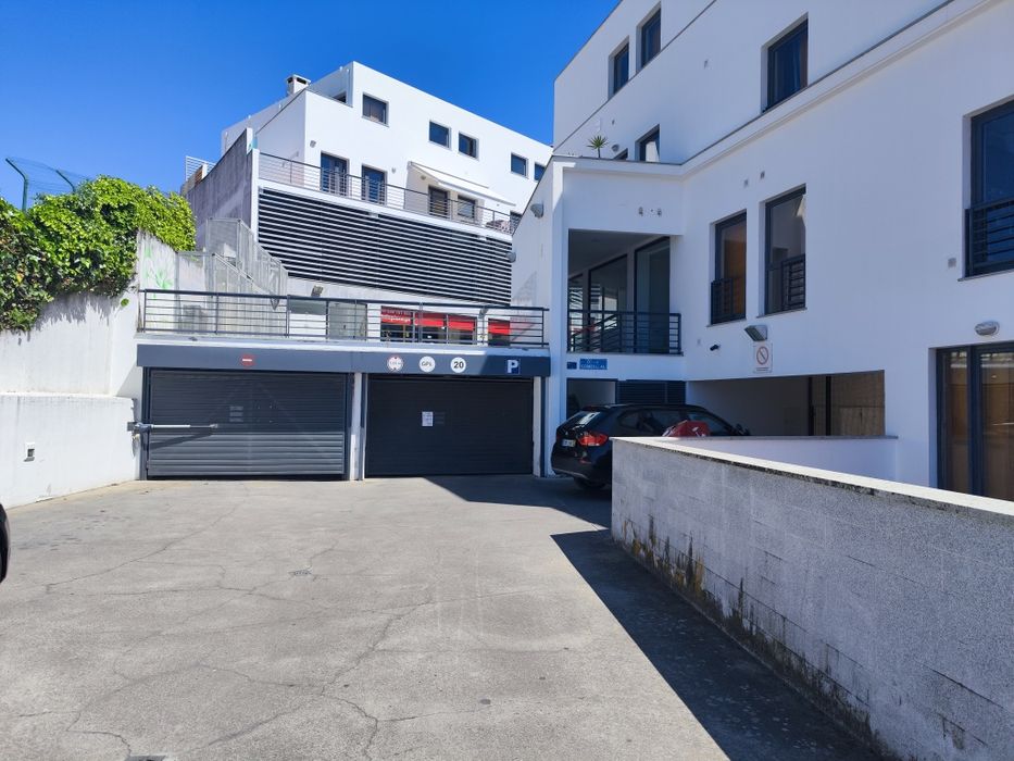 Garagem fechada em condomínio