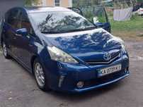 Toyota Prius v 7 місць довга база гібрид