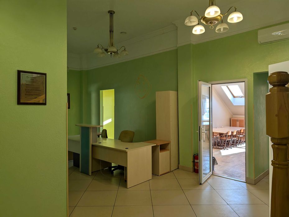 Оренда просторого офісу в центрі вул. Пекарська 210 кв.м.