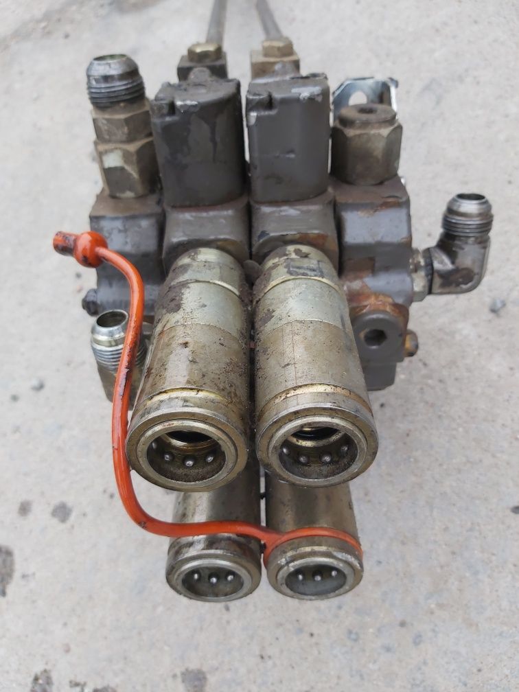 Rozdzielacz hydrauliczny 2 sekcyjny wtyczki euro  Renault ergos