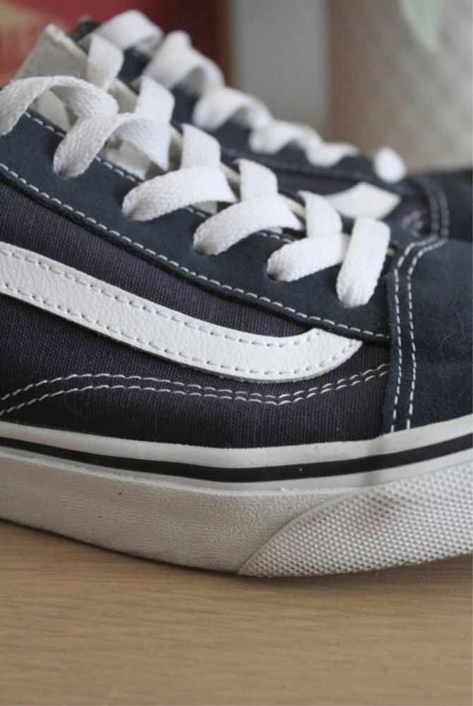 Sapatilhas Vans Old Skool em azul-marinho