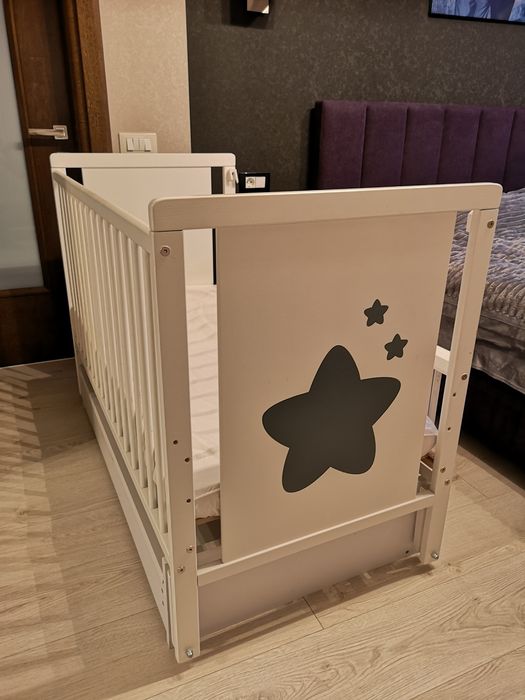 Детская кроватка с маятником матрас мобиль комплект Дубок