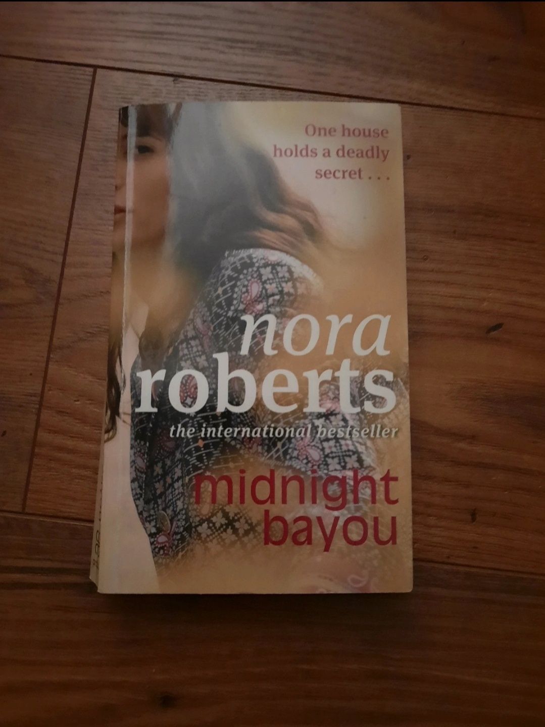 Książka "Midnight bayou" Nora Roberts English version