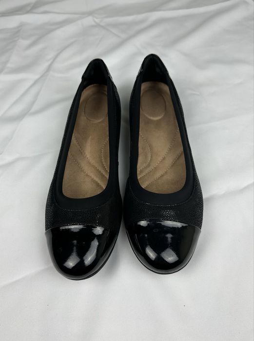 Оригінальні преміальні туфлі балетки Clarks Neenah 41,5 розмір 27 см
