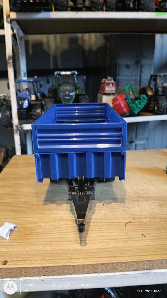 Bruder New Holland przyczepa