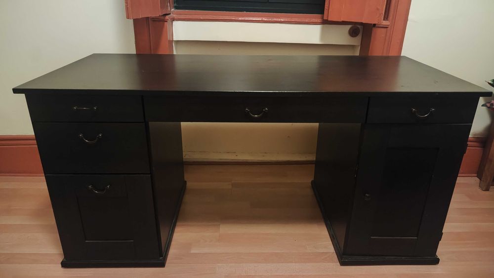 Secretária IKEA clássica