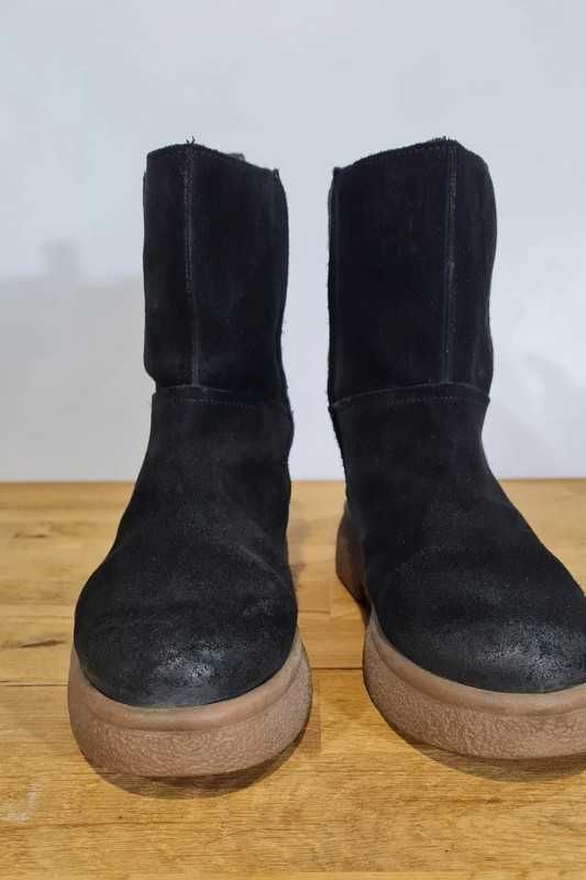 Czarne zamszowe botki na grubej podeszwie rozmiar 38 /24cm