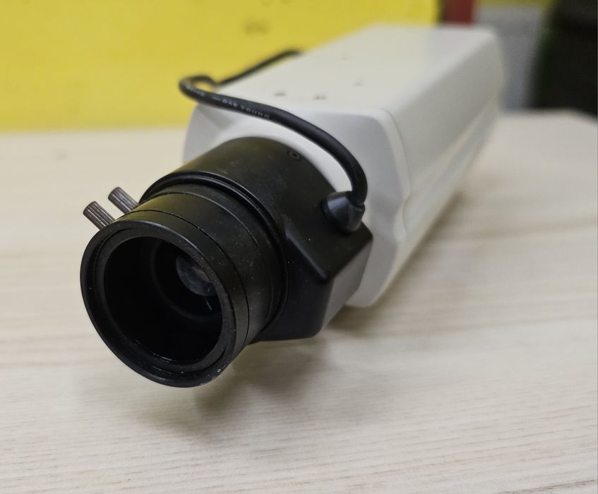 Kamera JBC-386 JnS do monitoringu z ZOOM-em AV/BNC