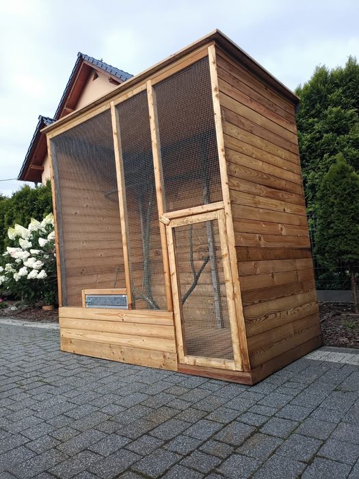 Klatka 2m z karmidłem obrotowym, boazeria, dach papa, solidna, patyki