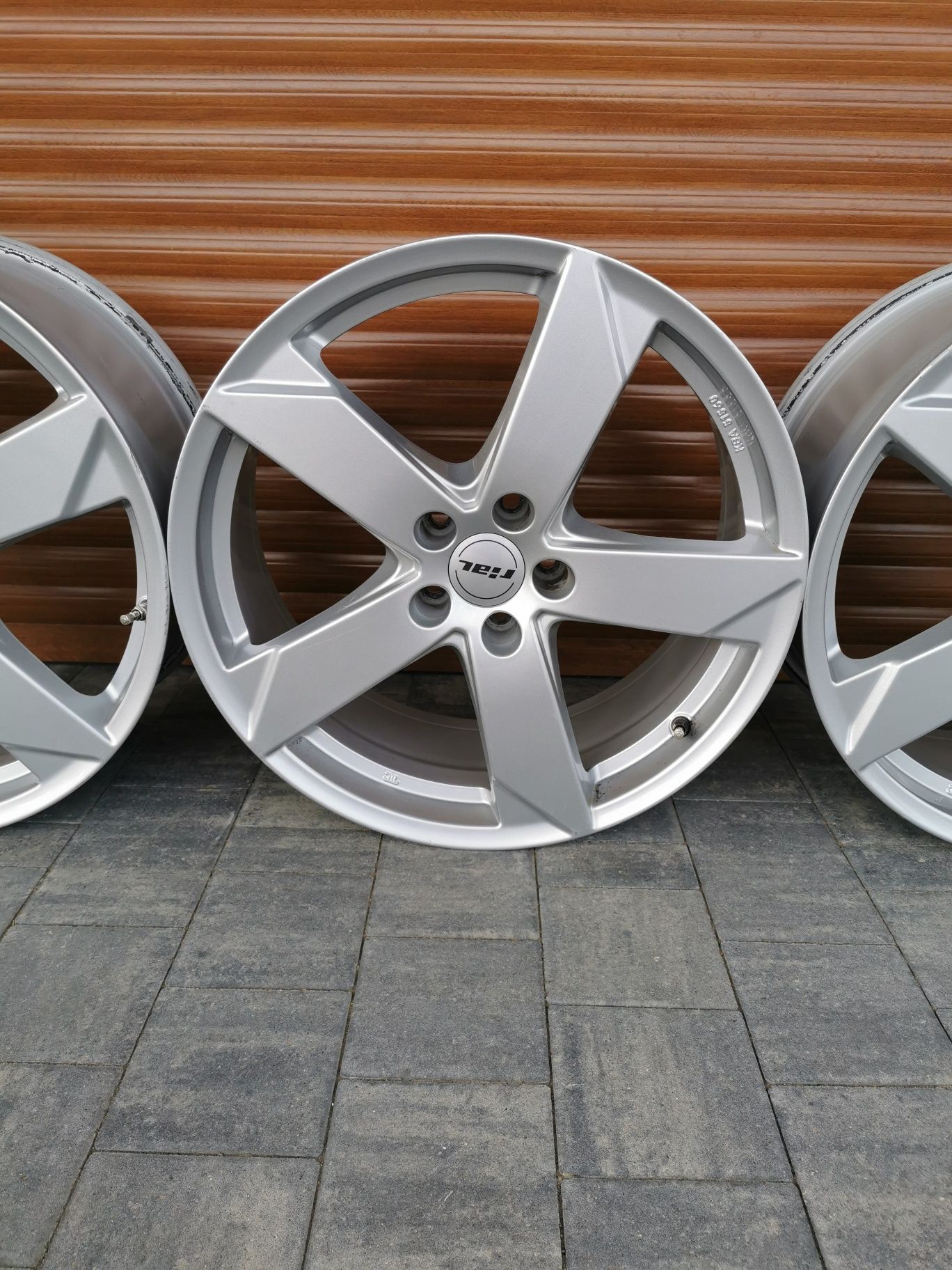 Srebrne Felgi19'' 5x108 ET42.5 8.0J Ford Volvo Jaguar Land Rover