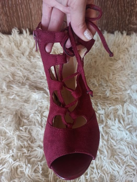 Босоніжки у відмінному стані 35 розміру