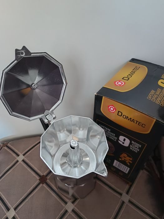 Кавоварка гейзерна на 8-9 порцій. Нова. Зручна у використанні. Львів.