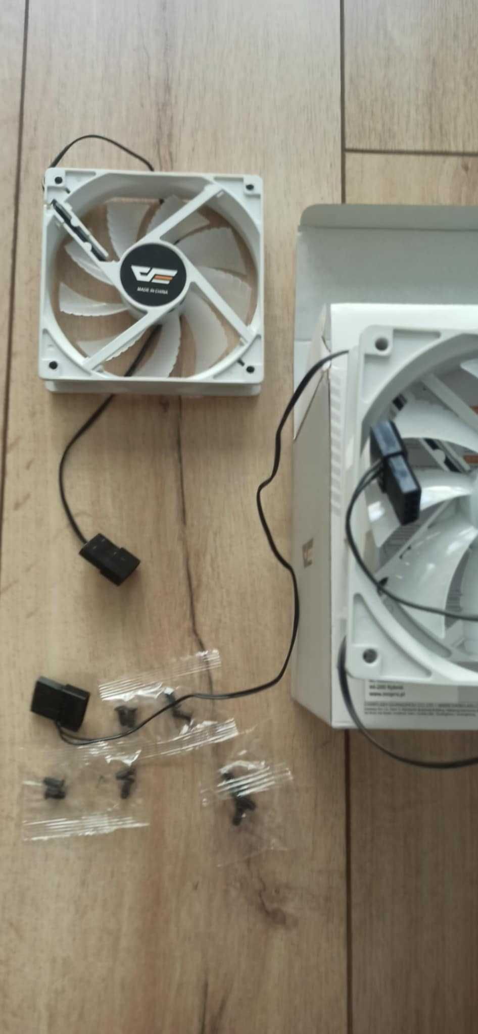 Wentylatory  komputerowe wiatraki białe nowe MOLEX