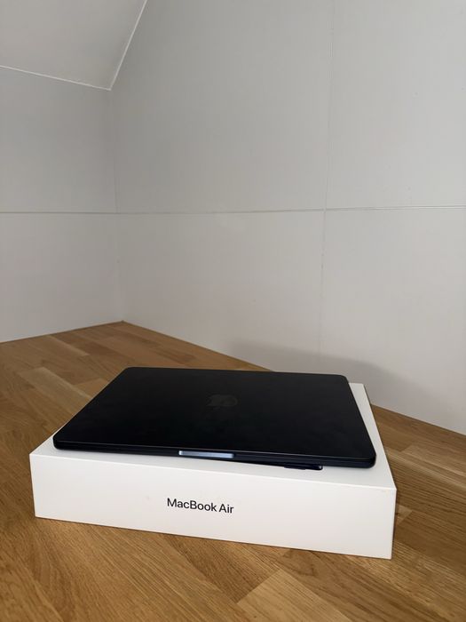 Macbook air m3 2024/8gb/256gb