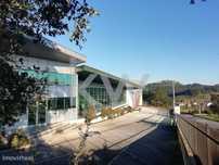 Armazém com gabinetes em Parque Empresarial a 10 minutos de Fátima