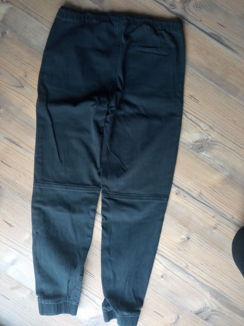 Spodnie czarne materiałowe r 158
