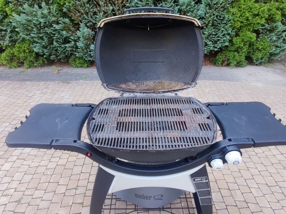 Grill gazowy Weber duży ze  stolikiem - założone nowe palniki..
