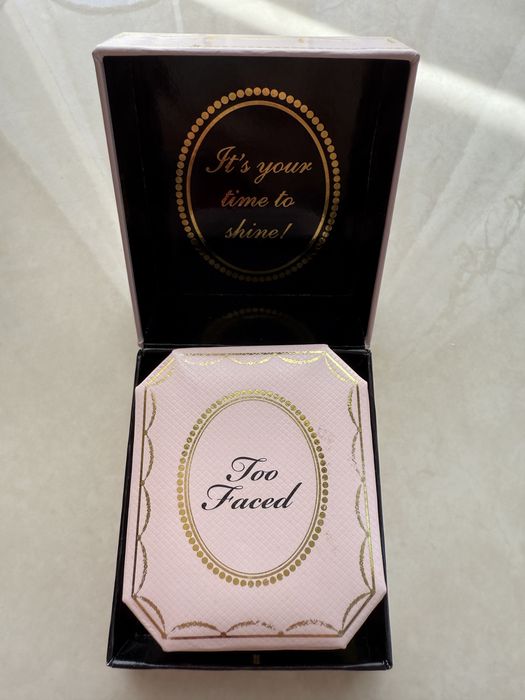 Хайлайтер від Too Faced