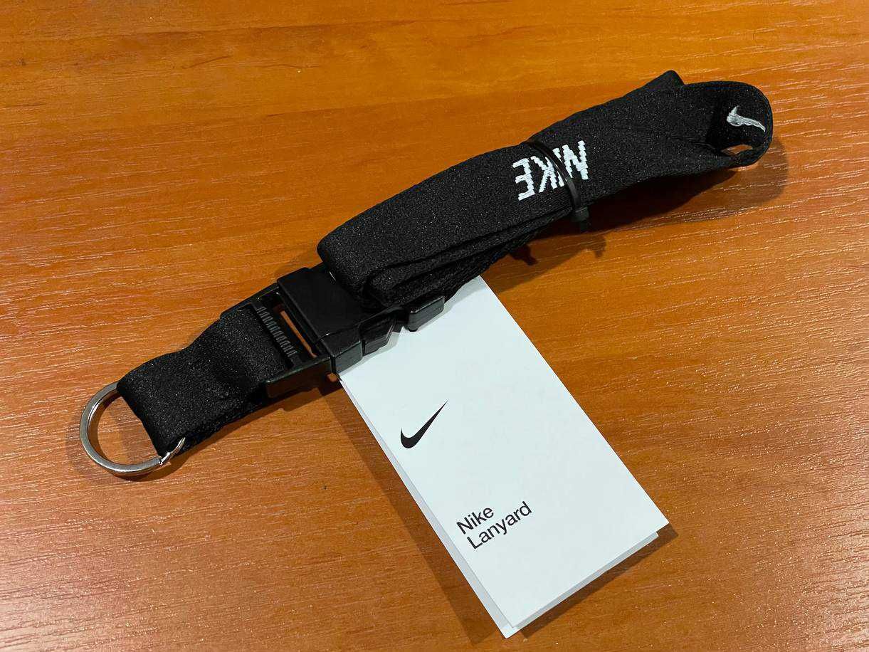 Nike training lanyard n.ia.17.010 шнурок ремінець ключниця оригінал