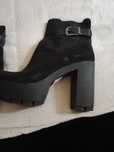 Botas femininas sem uso