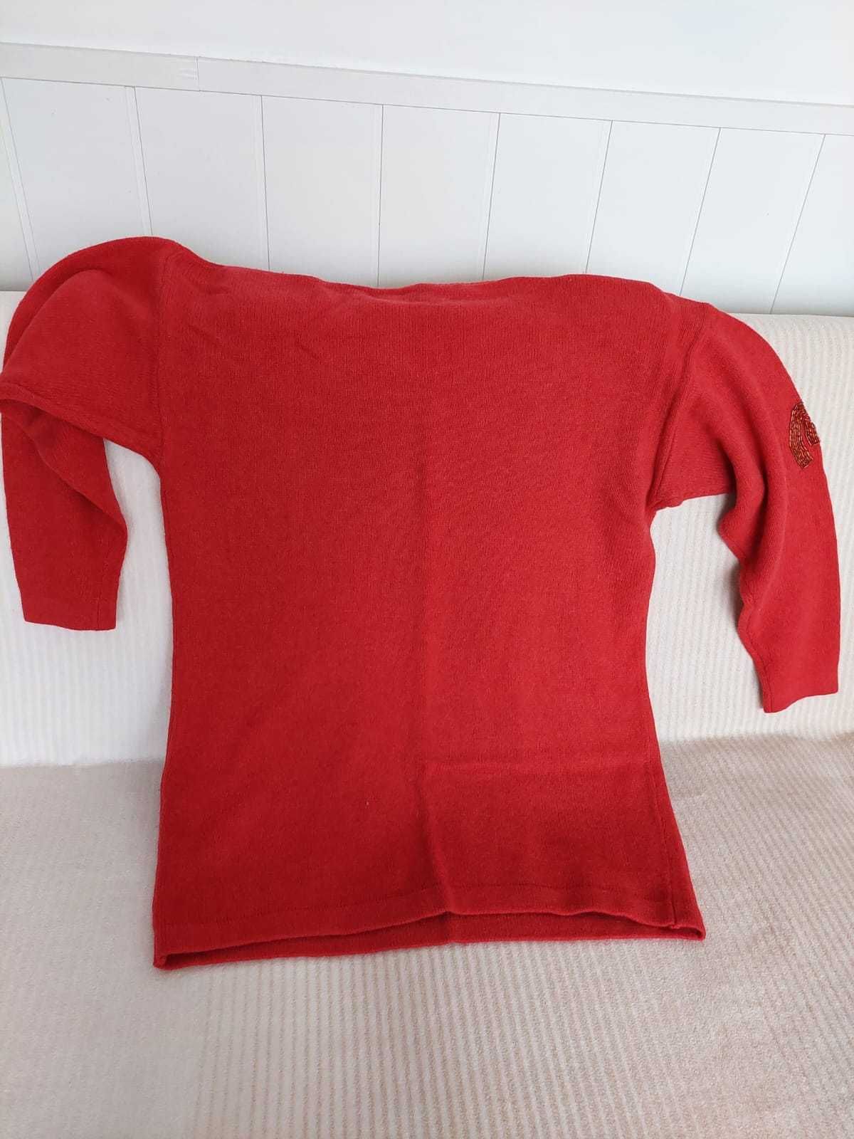Czerwony sweterek.