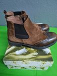 Bota castanho tamanho 35