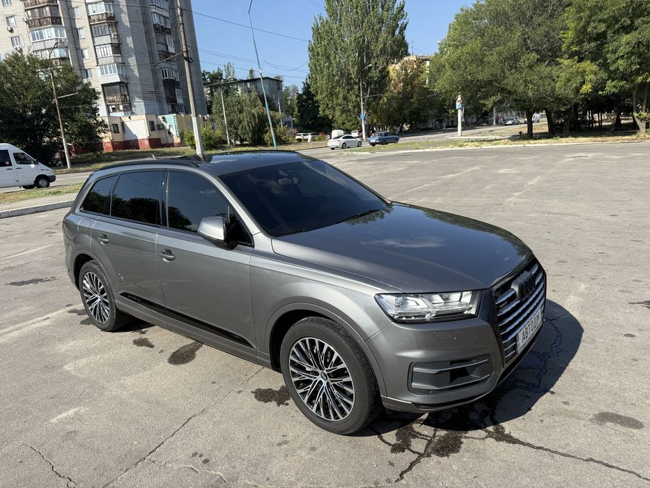Ауди Q7 3 л бензи в хорошем состояние