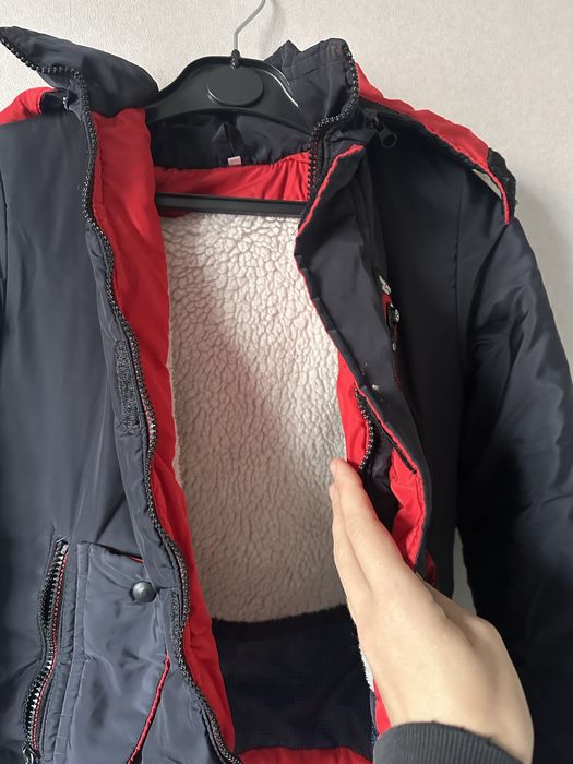 Куртка зимова для хлопчика 8-9 років.