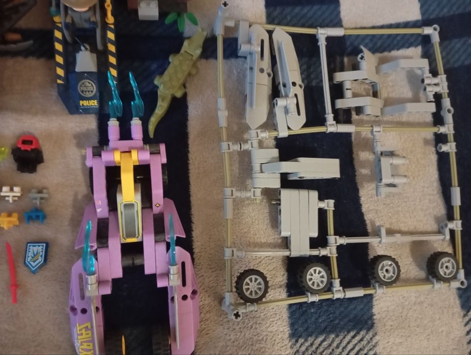 Продам наборы,фигурки, аксессуары и детали лего!