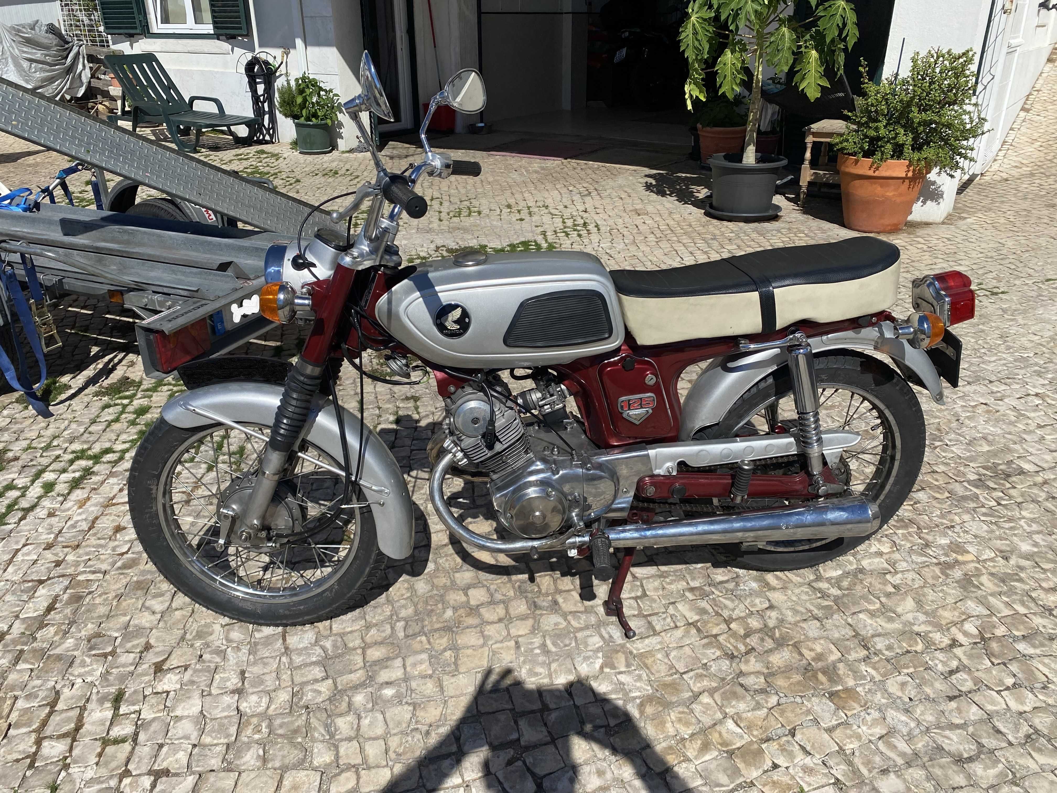 Honda SS125 125cc 4 tempos 1969