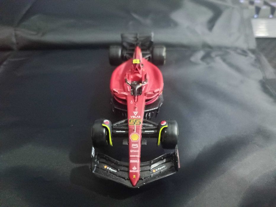 Réplica Oficial Ferrari F1-75