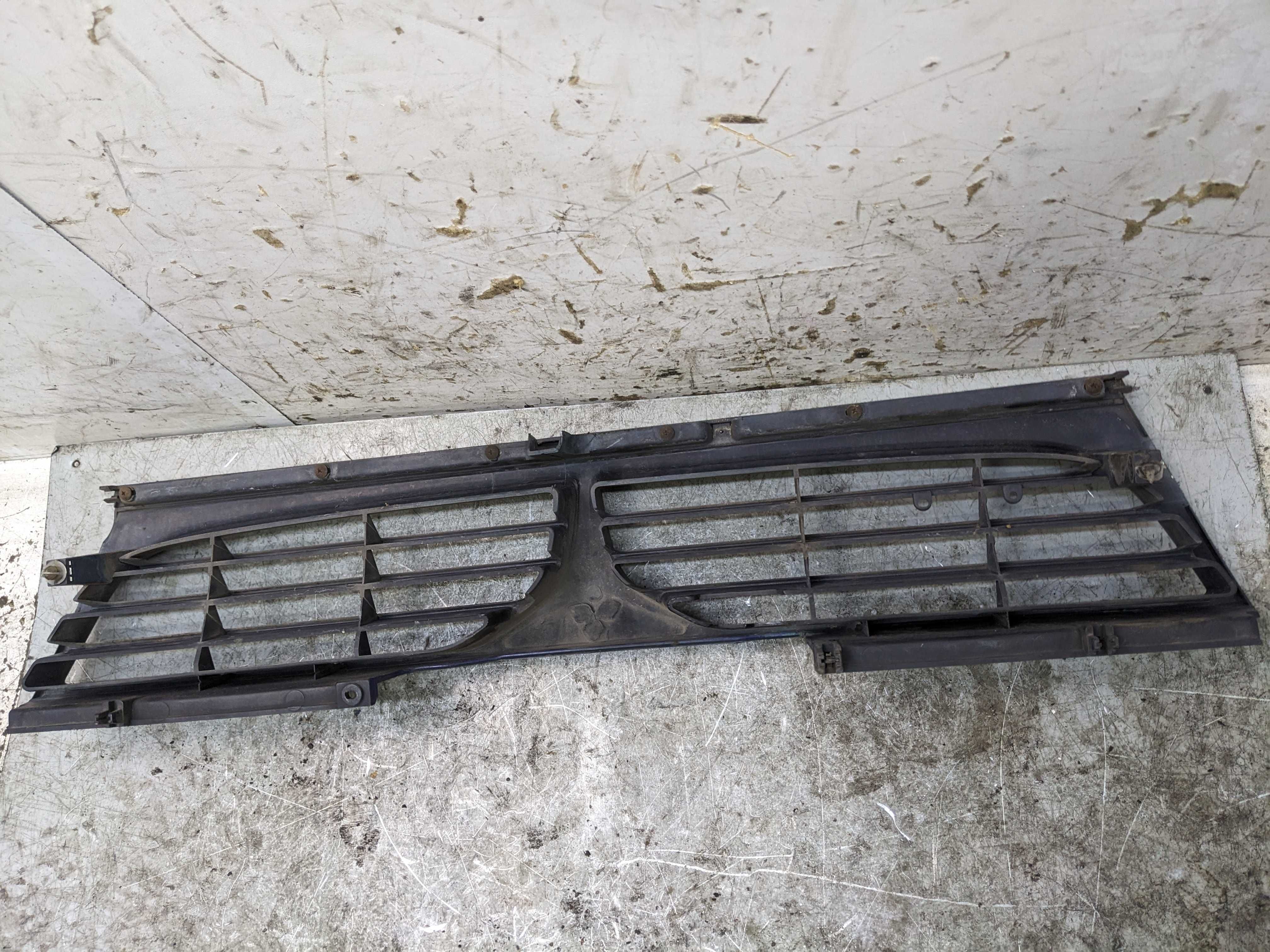 Mitsubishi Space Runner I Grill Atrapa Zderzaka