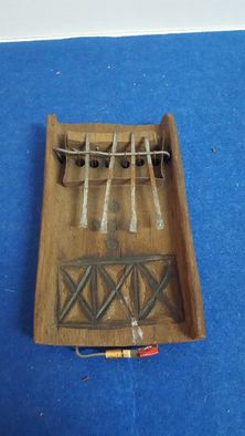 Conjunto de dois instrumentos africanos Kalimba antigos