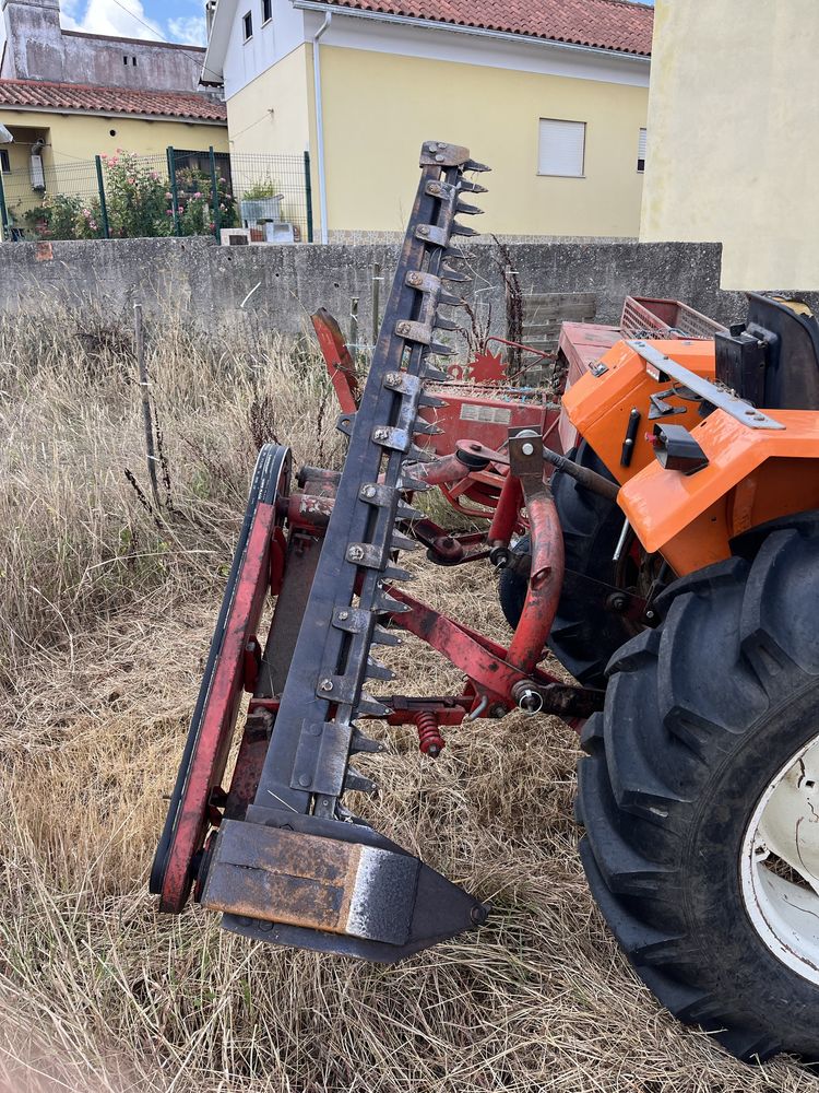 Vendo trator com alfaias