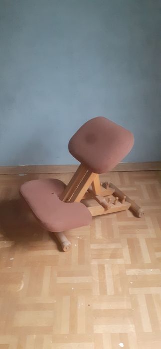 Klękosiad klęcznik ergonomiczny