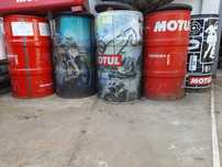 Beczki metalowe 60 l Motul wraz z siedziskiem (hoker)