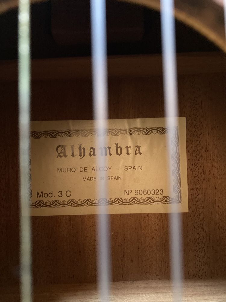 Guitarra clássica Alhambra 3C + estojo rockabag + apoio pé + afinador