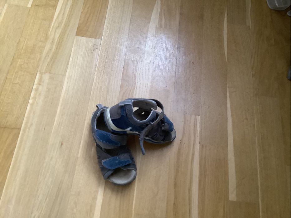 Подарую в Івано-франівську босоніжки дитячі Бартек 28 розмір