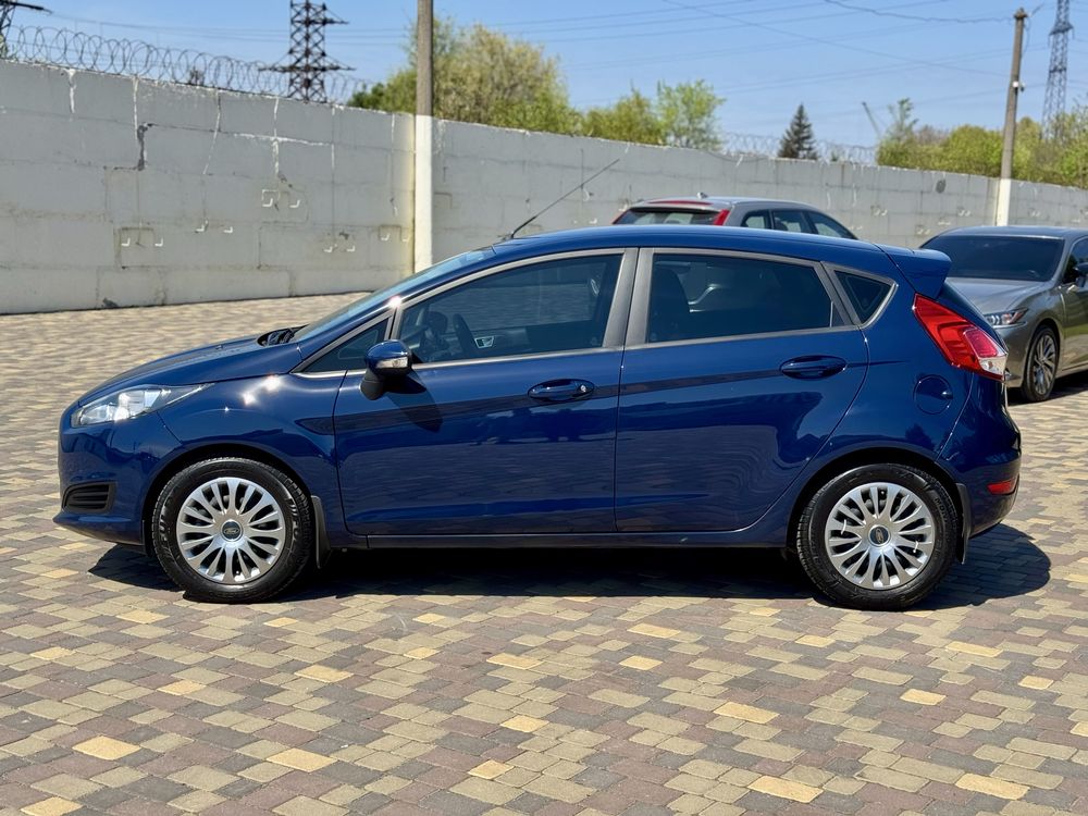 Продам автомобиль Ford Fiesta 2016