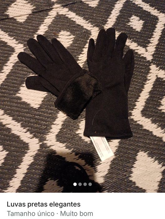 Cachecóis várias cores, ponchos e luvas